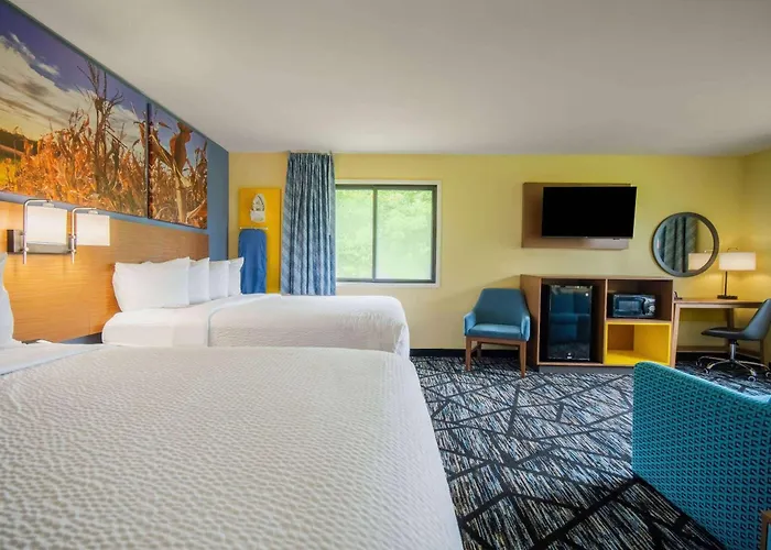 Days Inn & Suites By Wyndham Waterloo