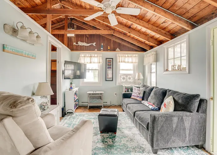 Rockport Cottage W/ Patio - Steps To Beach!