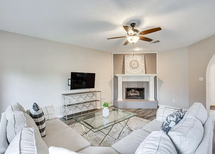 Pet-Friendly Allen Home ~ 30 Mi To Dallas!