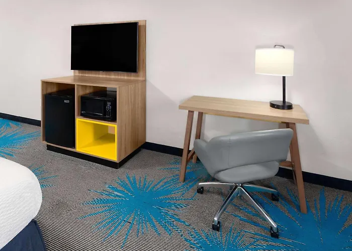 Days Inn & Suites By Wyndham Morris I-80