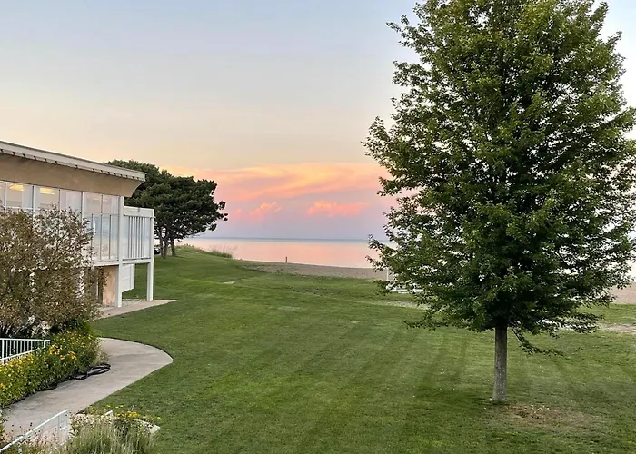 Illinois Beach Hotel
