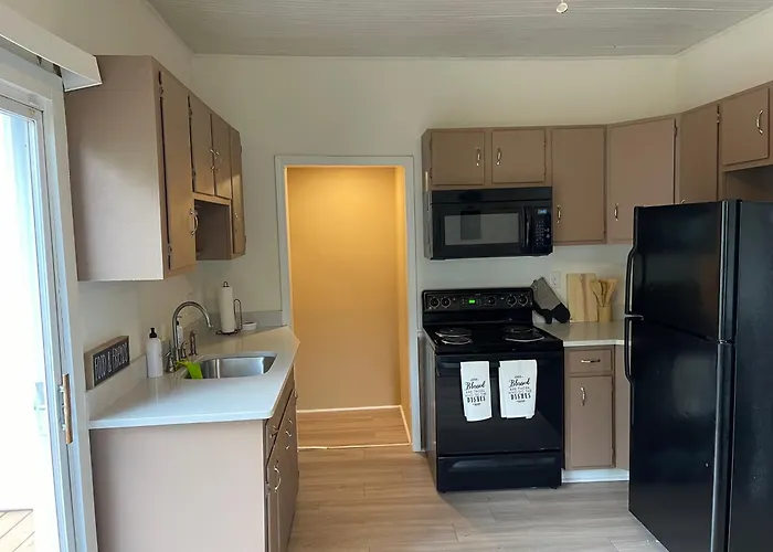 Pet-Friendly 3Br Near Downtown - Deck - Backyard