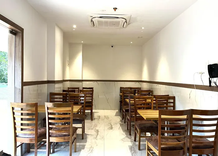 Glitz Hotels La Dahlia - Premium