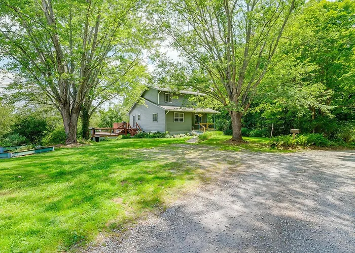 Blacksburg Hideaway W/ Hot Tub ~ 5 Mi To Campus!