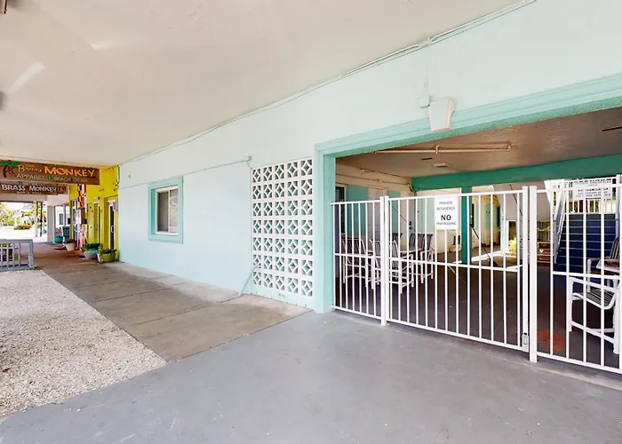 Pass-A-Grille Beach Retreat Unit 8