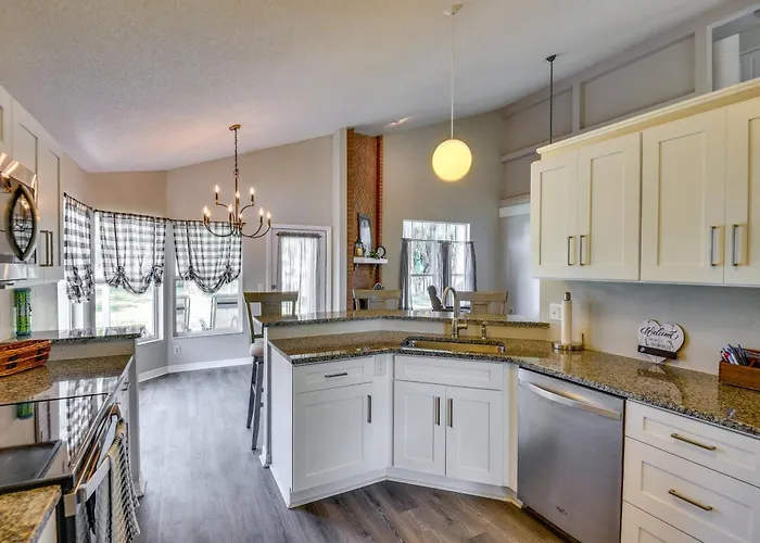 7 Mi To Beach: Pet-Friendly Home In Port Orange!