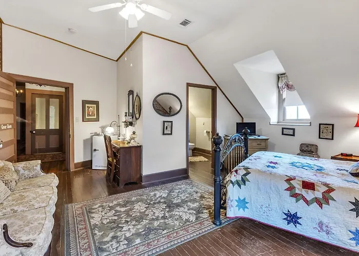 Greer Room At Main Street Bed & Breakfast