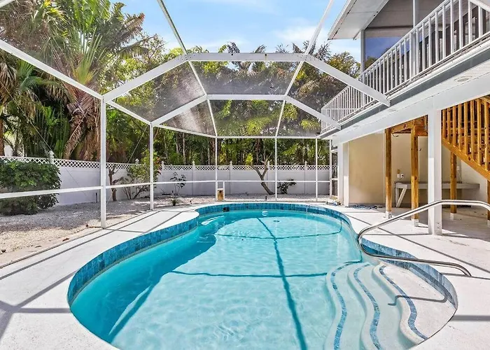 Isla Living, 3 Bed, Canal, Pool