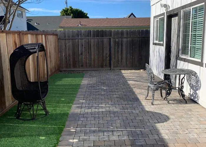 Private Cozy Retreat Near Downtown Salinas!