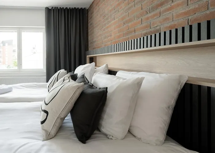 Frans & Frans - Hotel And Apartments By Uhanda