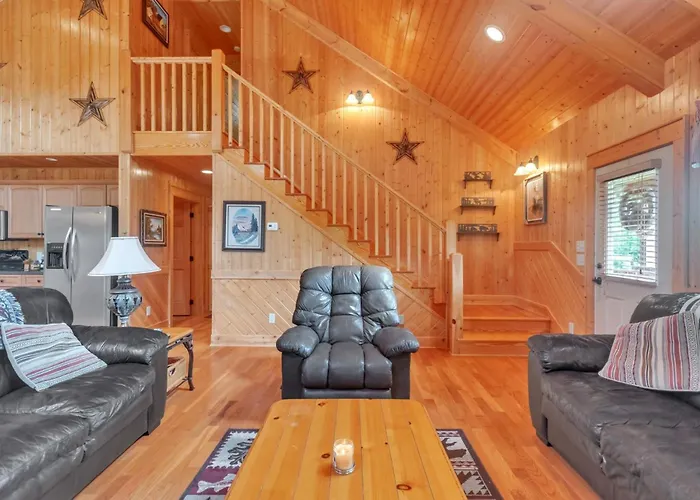 Cozy Mountain Retreat With Scenic Views Home