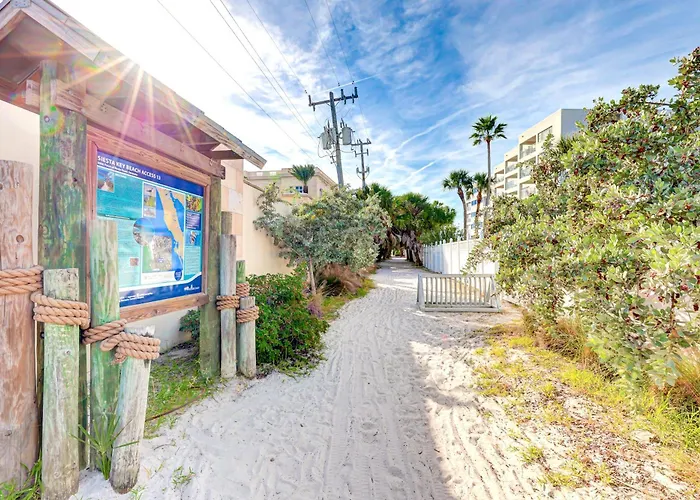 Newly Remodeled 8-Steps To Sand Path Of Beach!