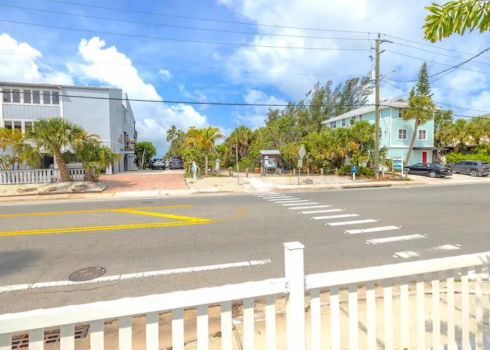 Oceanside! Free Bikes & Paddle-Boards, In Village!