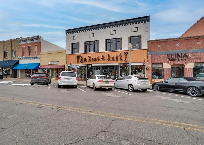 1 Mi To Uw: Historic Laramie Apt
