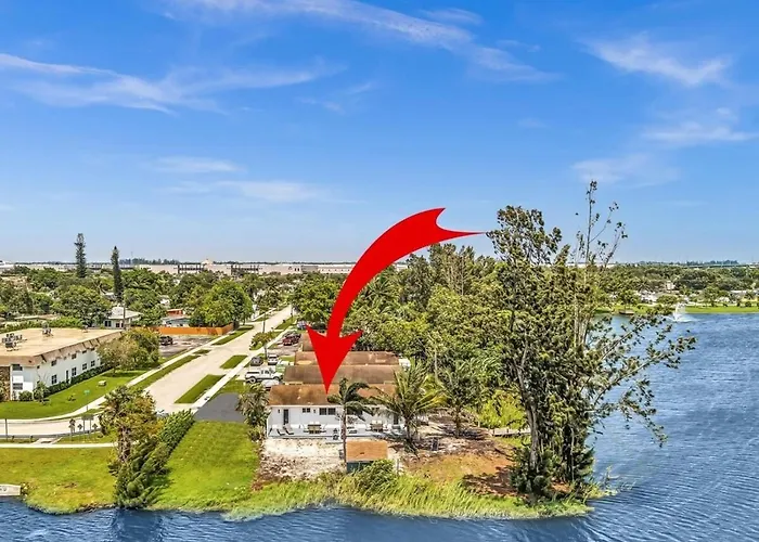 2Br Lakeside Getaway - Peaceful Waterfront Stay