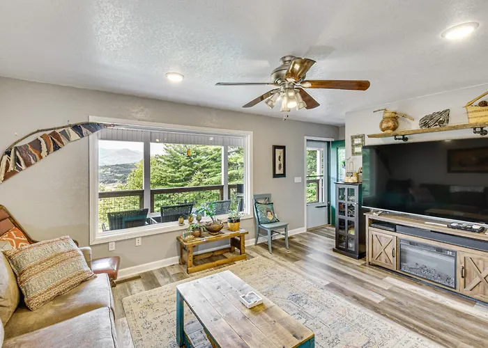 Hiawassee Hideaway: Hot Tub, Lake & Mountain Views