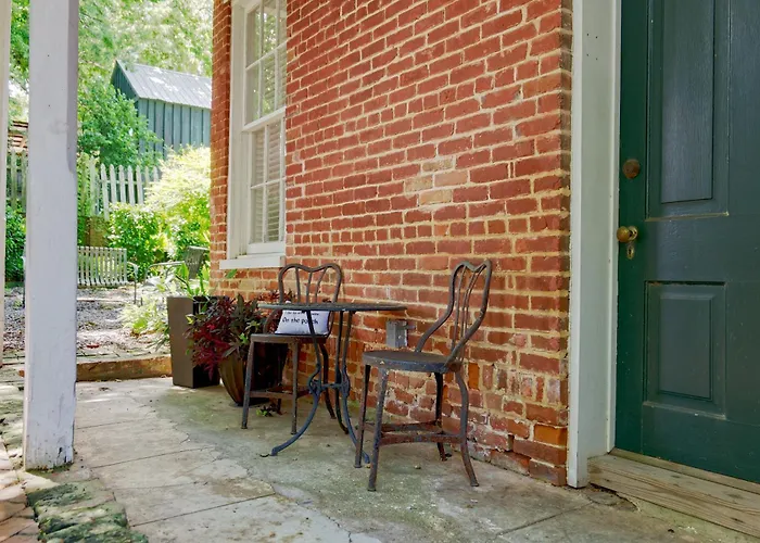 1864 Little Brick - 1 Bed, 1 Bath, Full Kitchen, Pet Friendly With Fee, Washer & Dryer
