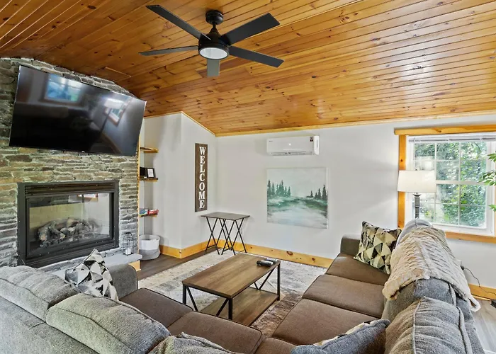 Cozy Home W/ King Bed & Lake Access