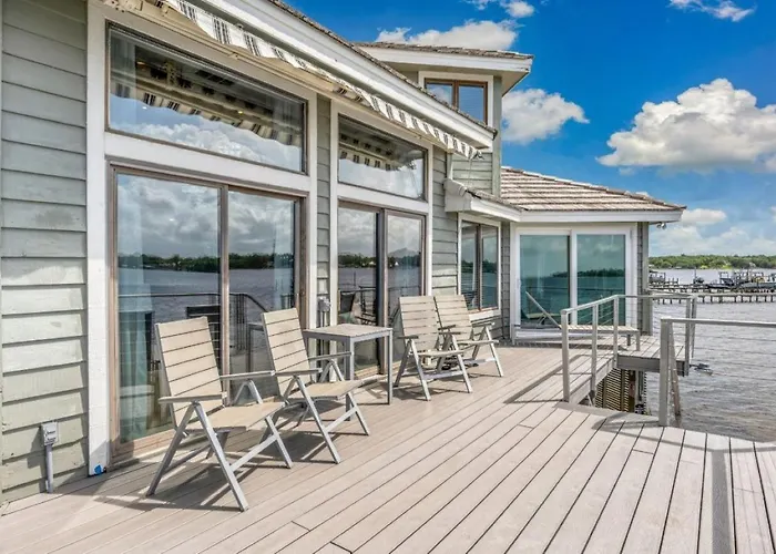 Featured On Hgtv'S My Lottery Dream Home! Private Dock, 15 Minute Boat Ride To Crab Island, 20 Minute Drive To Destin, Pet Friendly
