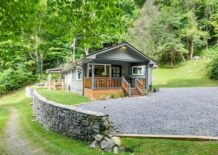 6 Mi To Waterrock Knob & Soco Falls! Cozy Cottage