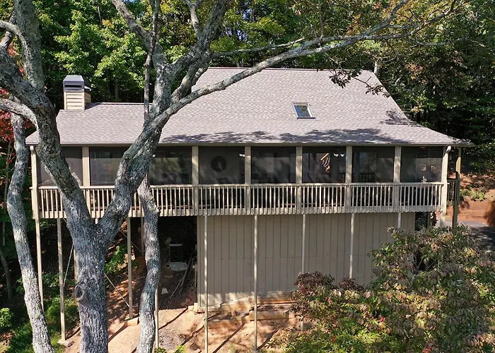 Wine Down Cottage - Mountain Views Sip Wine Fireside Watch Netflix Play Golf