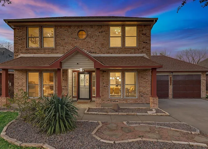 Glamorous 4Br 2,5Ba Holiday Home With Pool, Game Room & Fire Pit