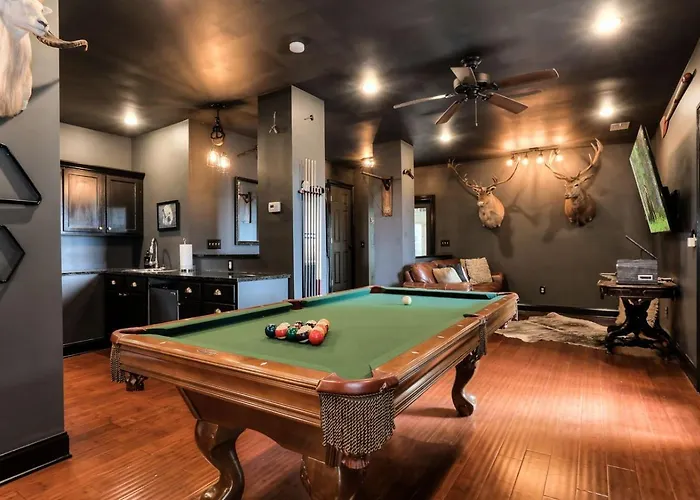Mountain Top Escape - Stunning Mountain Views & Bubbling Hot Tub!