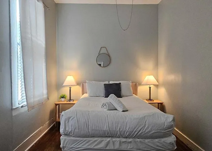 Mins From Downtown & Dining, Dauphin Darling 2