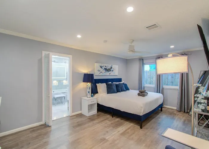 Your Houston Vacation Getaway 3-Bd Pool Patio