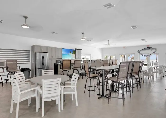 Oceanfront Getaway In Marathon