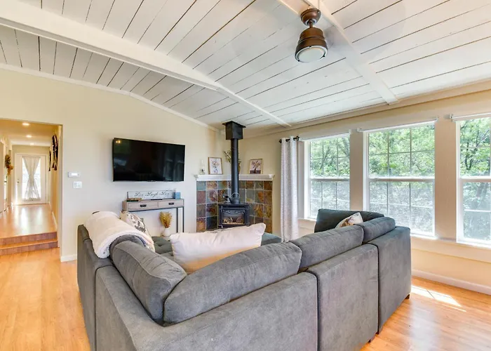 Sonora Hilltop Home: Scenic Views, Pet Friendly!