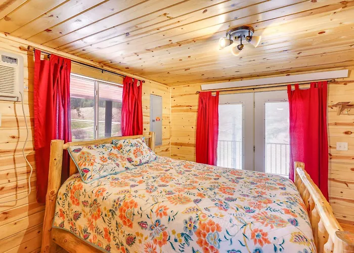 Hike, Unwind & Bring Your Pet: Deadwood Cabin!