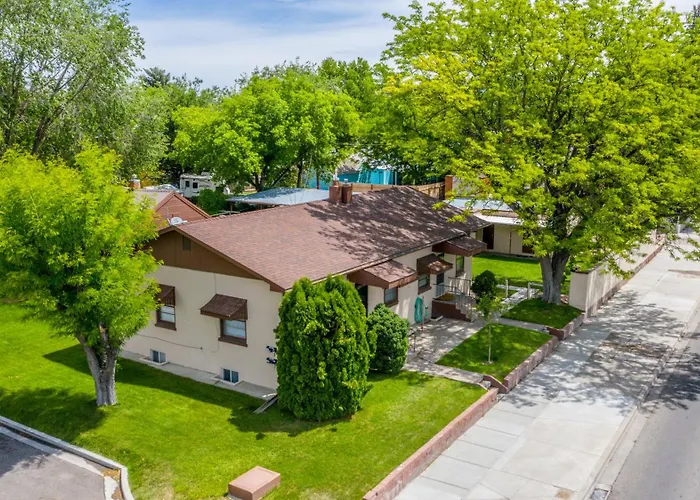 Vintage Casita - 2 Bed, Pet Friendly!