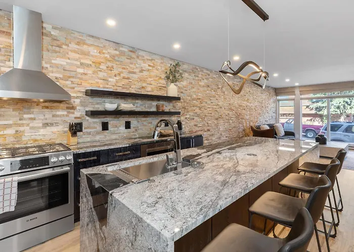 Most Luxurious1Br In Town And Steps To The Gondola