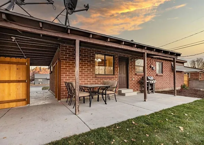 Cozy-3Br-Getaway-Pets Allowed-Nea