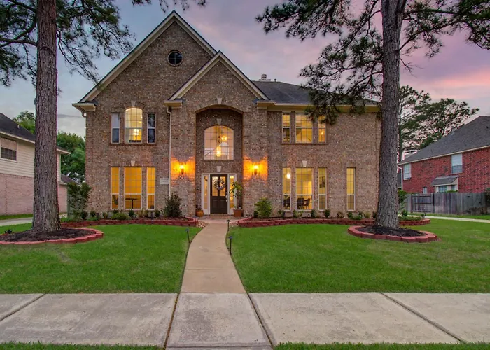 Big Texas Living - Spacious 5-Bd With Pool
