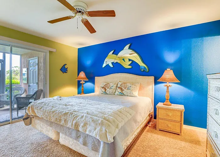 8 Mi To Beach W/ Pool Access: Englewood Condo!