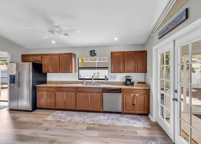 Charming Heated Pool Home - 3 Miles To The Beach, Pet And Family Friendly -Available Year Round!