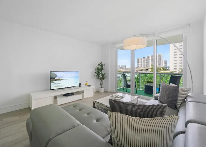 Spacious Apartment Of 2Br - 2Bth In Ocean Reserv Front The Beach