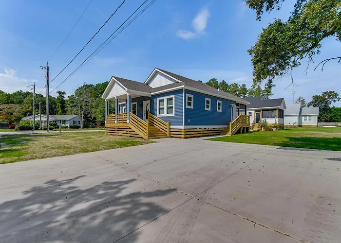 1 Mi To Dtwn Manteo: Dog-Friendly Home W/ Deck