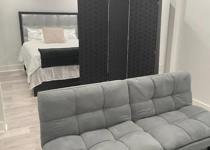 C&C Lofty East Dallas Apartment