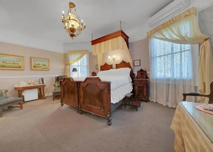 Romantic Victorian Getaway The Blue Room