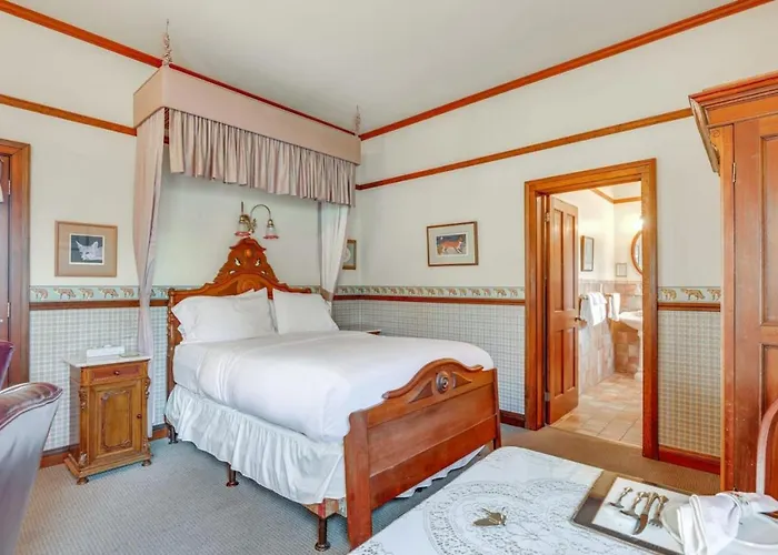 Romantic Victorian Getaway The Fox