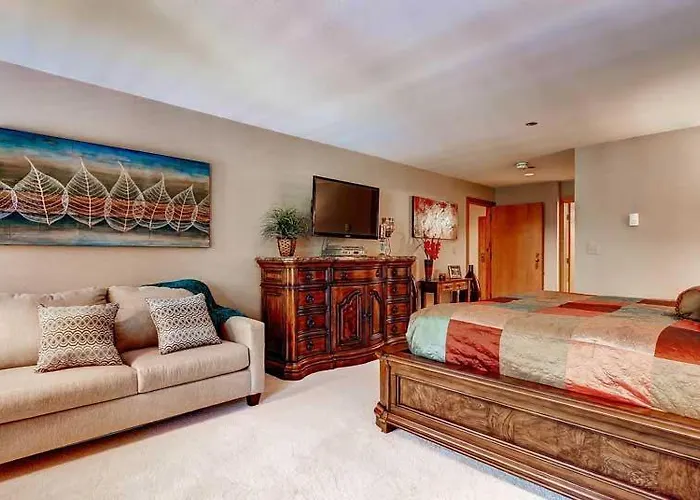 Kiva 336 By East West Hospitality