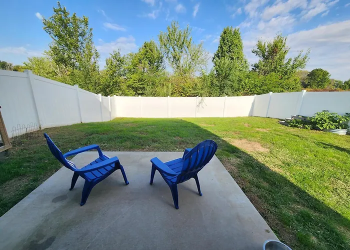 Spacious 2 Bedroom/2.5 Bathroom Townhome