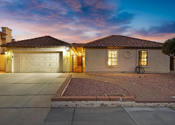 Relaxing 5Br W Heated Pool, Billiards & Foosball