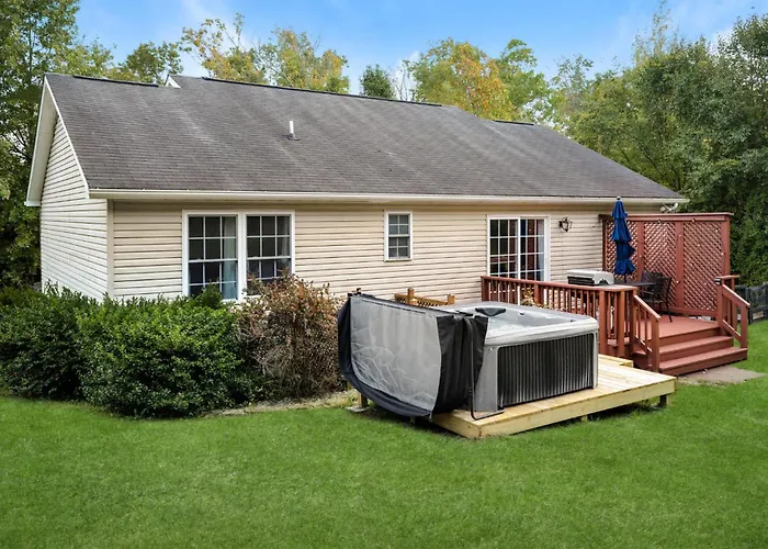 Cabin W Hot Tub & Fire Pit Shenandoah River
