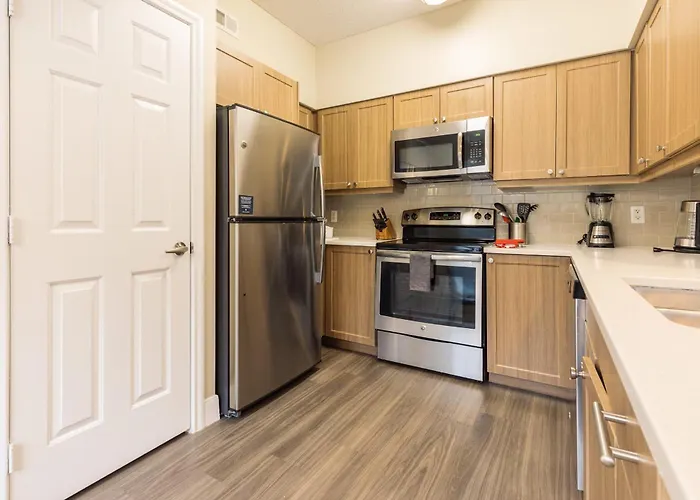 Spacious Apt With Private Balcony