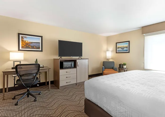Best Western Plus Heritage Inn