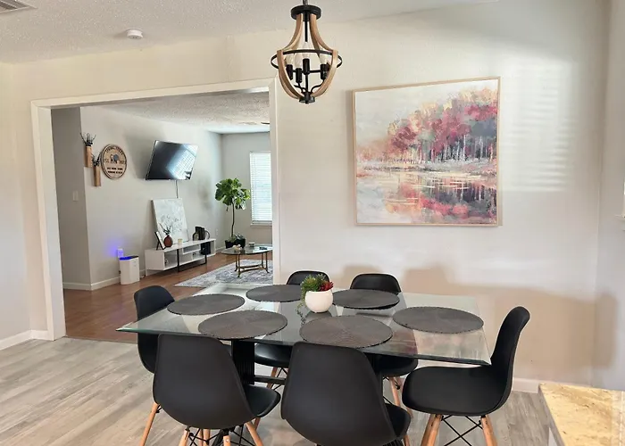2 Bed 2 Bath Modern Farmhouse In Old Town Spring